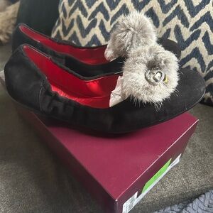 Amalfi by Rangoni Monella Black Flats with Fur Pom Pom sz 9.5 nwb